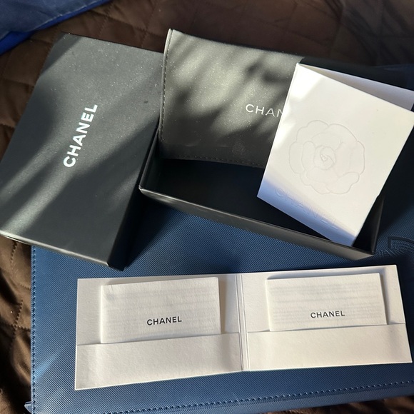 Chanel Classic Card Holder - Picture 8 of 8